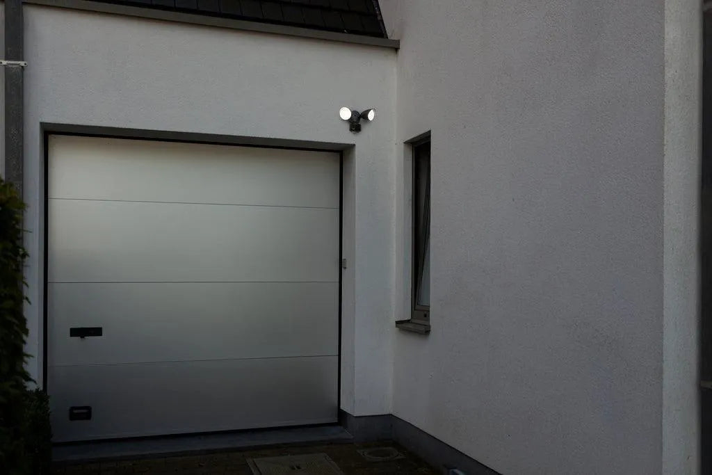 Buitenlamp met sensor en camera breedstraler led 