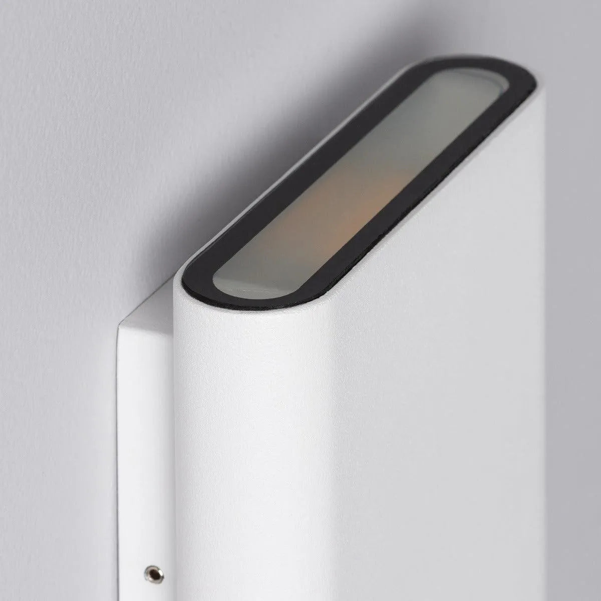 wandlamp chris wit met Ip44 rating en COB lichtbron 