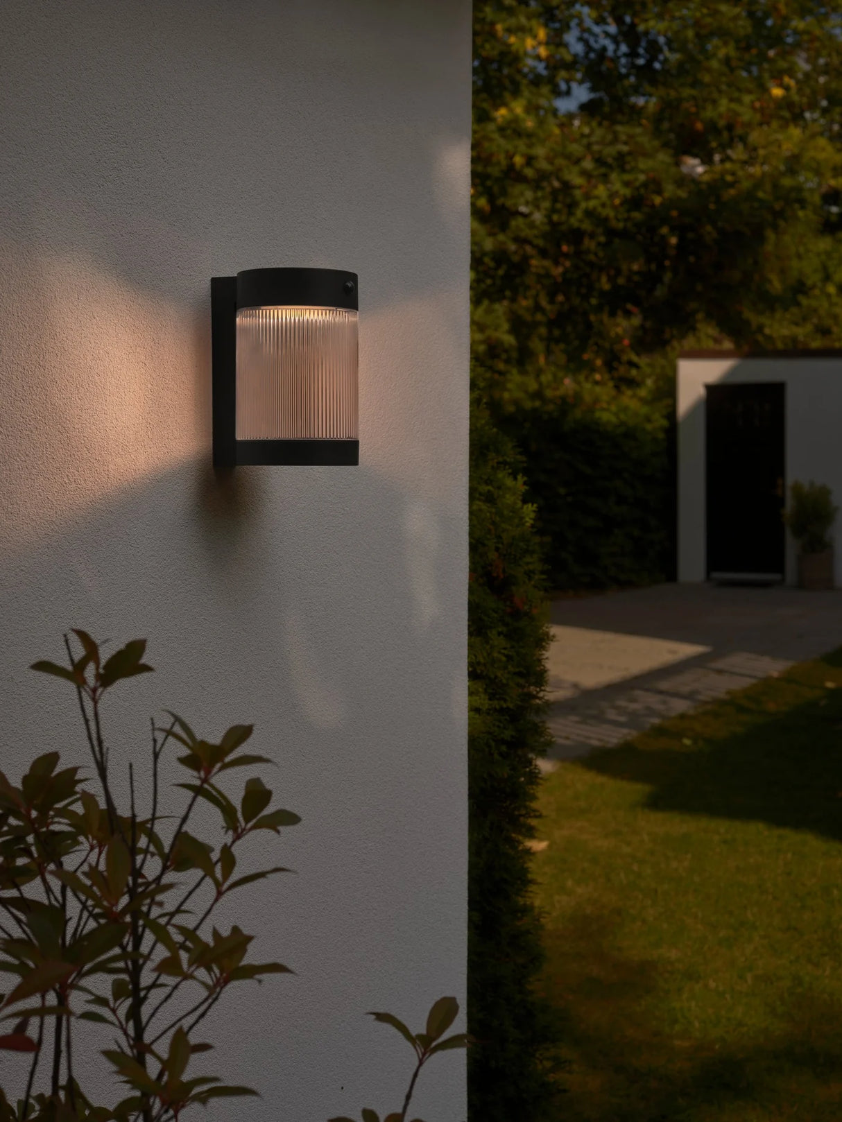 Buitenlamp solar Coupar zwart led lamp met sensor