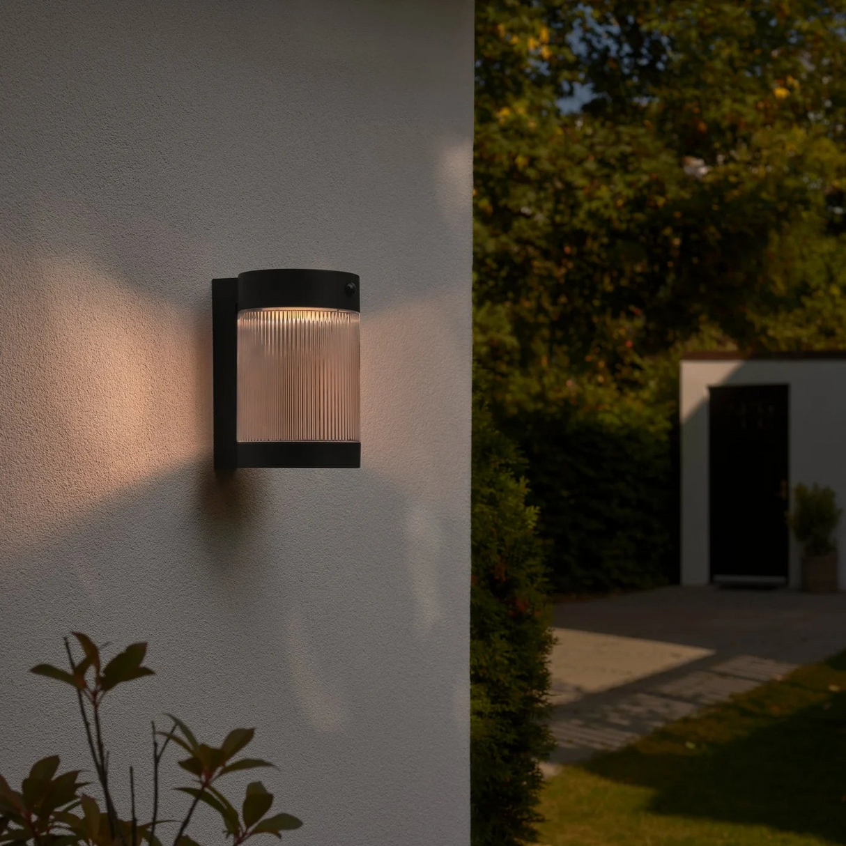 Buitenlamp solar Coupar zwart led lamp met sensor