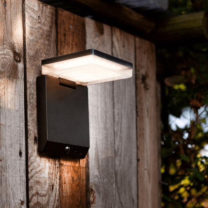Wandlamp solar mat zwart 'Moze' met sensor & batterij 14 cm Lutec - FOIR