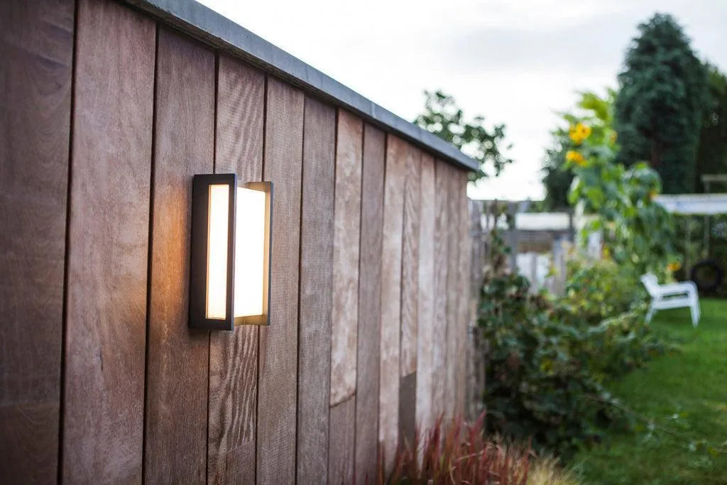 Buitenlamp zwart wit Buitenspot vierkant led lamp lutec qubo