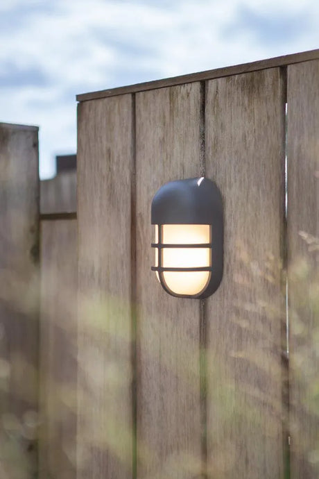 Buitenlamp design zwart e27 Authentieke aluminium en kunststof wandlamp voor de gevel of naast de voordeur of schutting