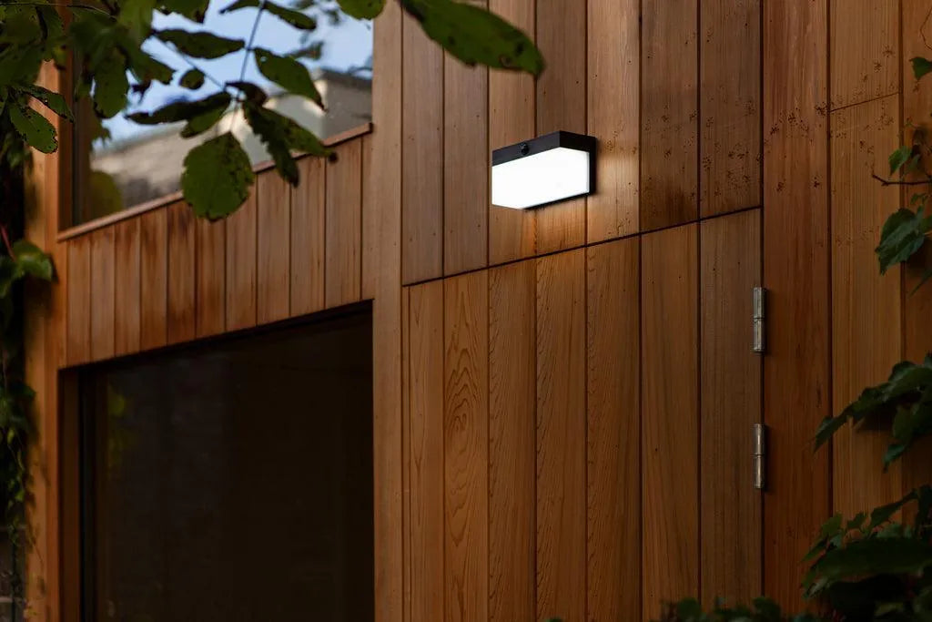 Buitenlamp met sensor zwart vierkant op zonne energie