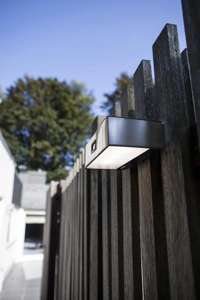 Zonne energie led lamp zilver met sensor