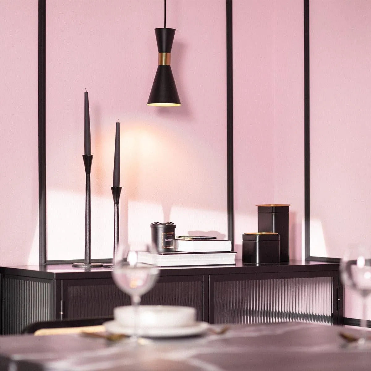 Kleine zwarte hanglamp met e27 fitting goud zwart