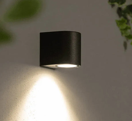 Kleine zwarte wandlamp downlighter met gu10 fitting 