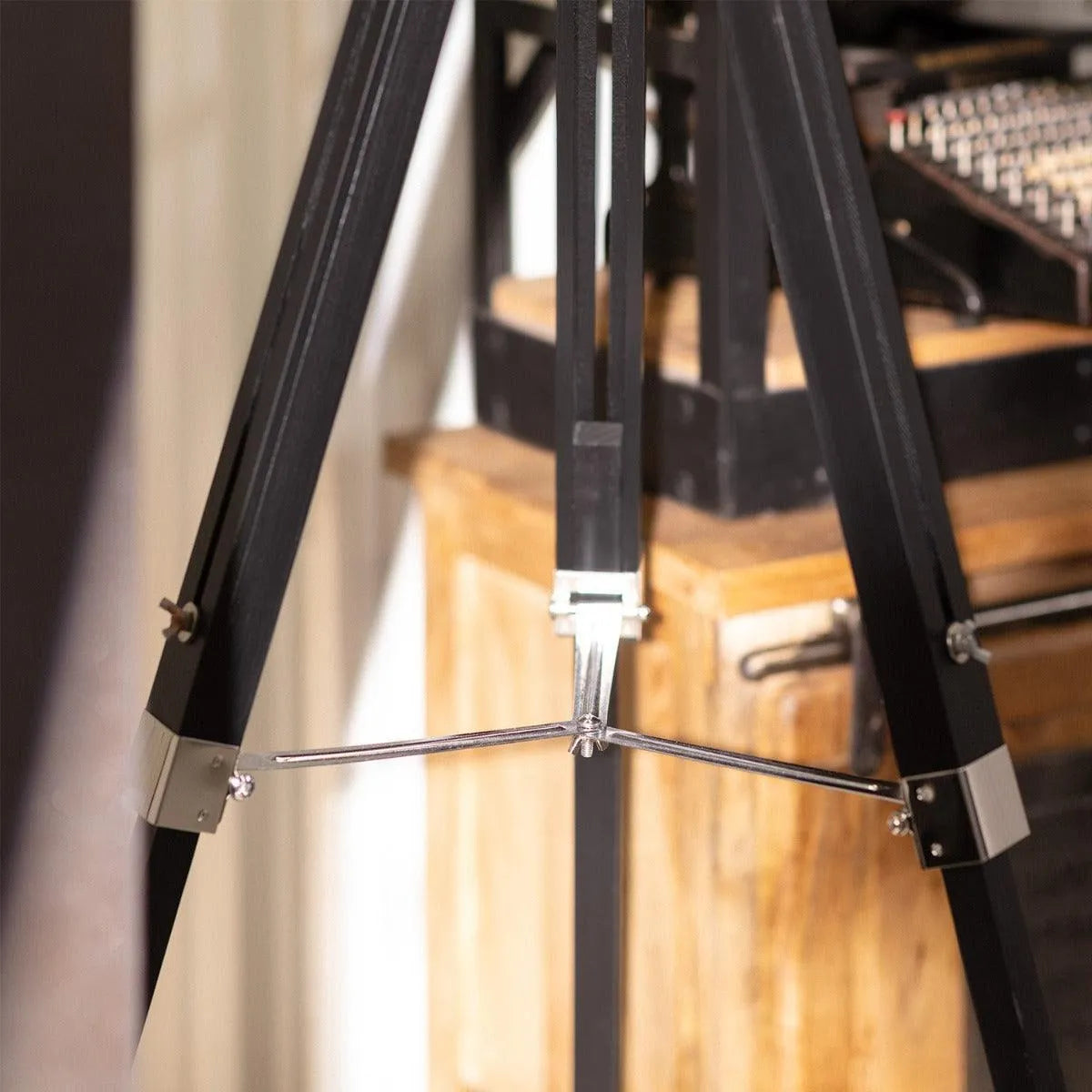 Staande lamp driepoot modern stoffen kap led