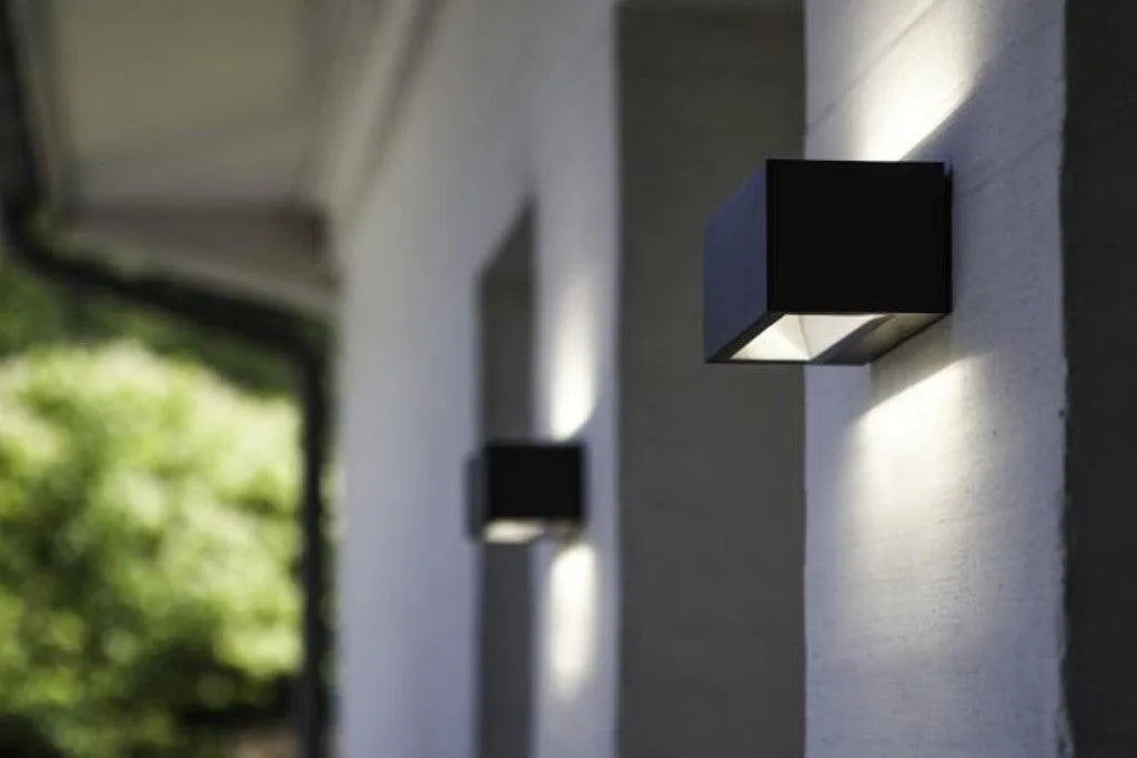 Donkergrijze LED (3000k, warm wit) gevelverlichting Lutec Gemini 22 cm - FOIR