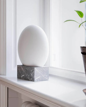 Kleine Tafellamp opaalglas en marmer E27 fitting en schakelaar By Rydens Glori - FOIR