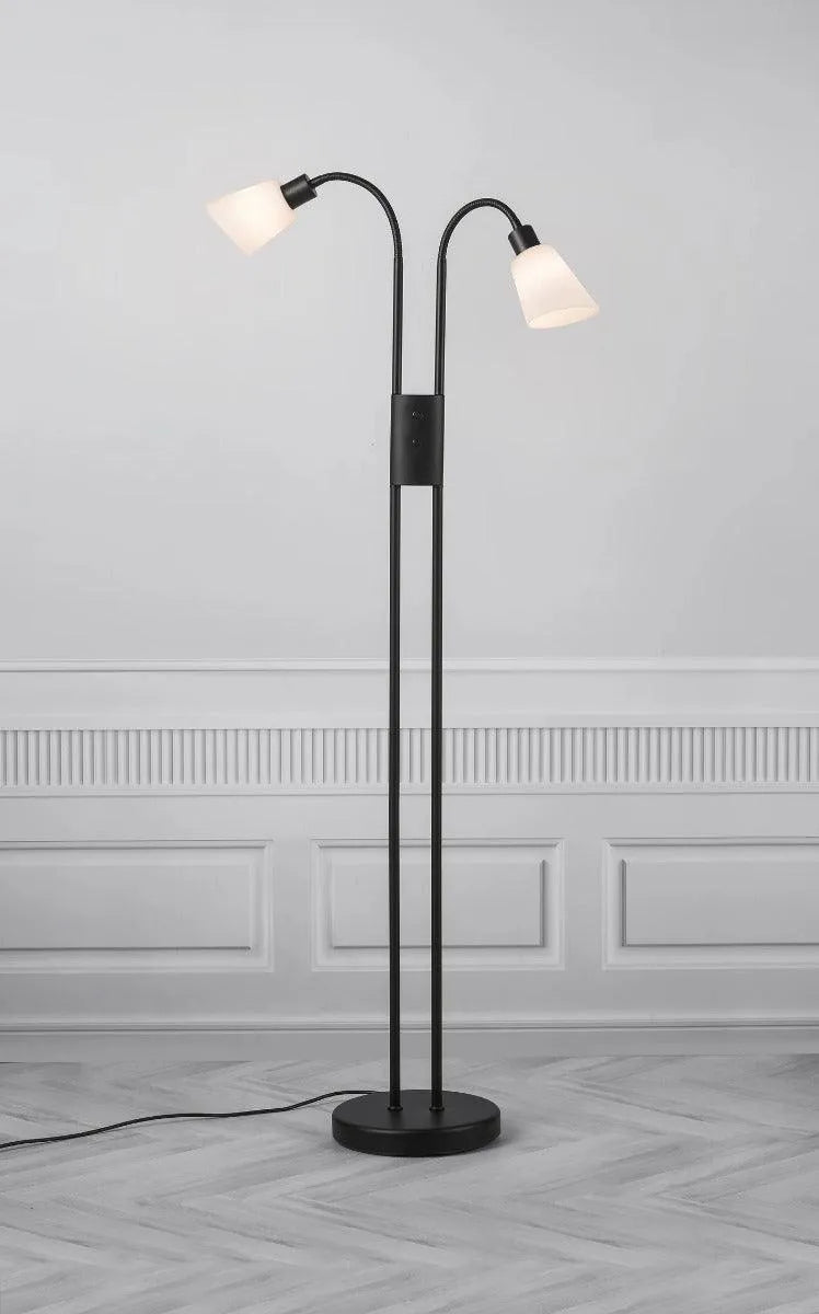 Grote vloerlamp mat zwart met schakelaars en e14 fittingen nordlux design 