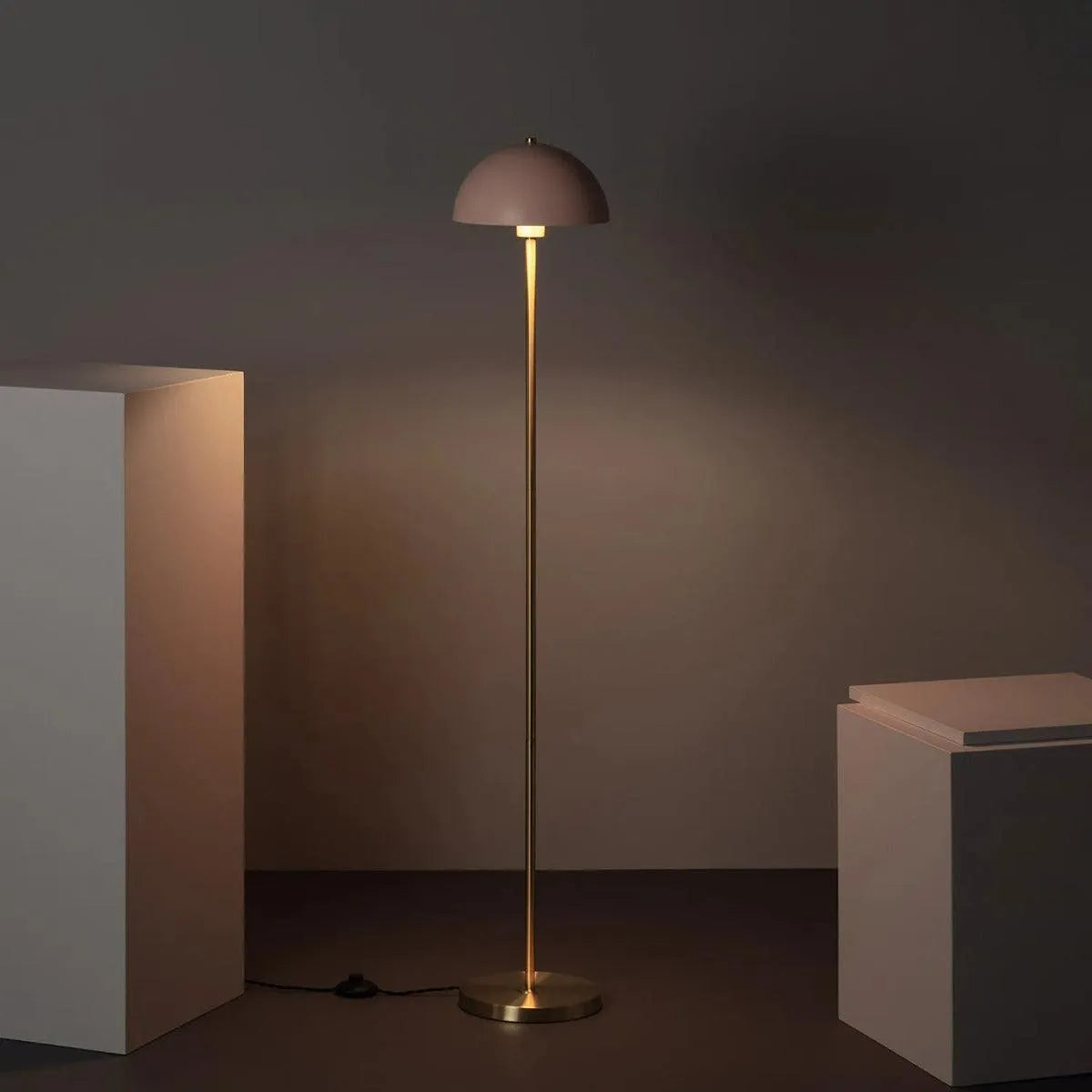 Vloerlamp roze & messing vloerschakelaar E27 fitting 'Audet' 138 cm - FOIR