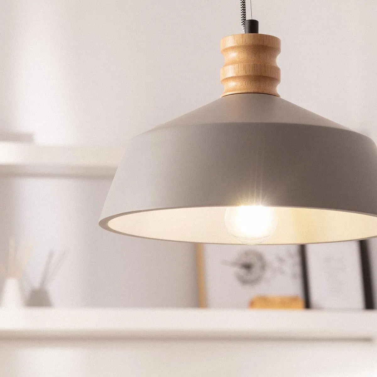 hanglamp mat grijs met houten element
