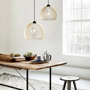 Voorbeeld hanglamp Chino boven tafel hout rond led lamp