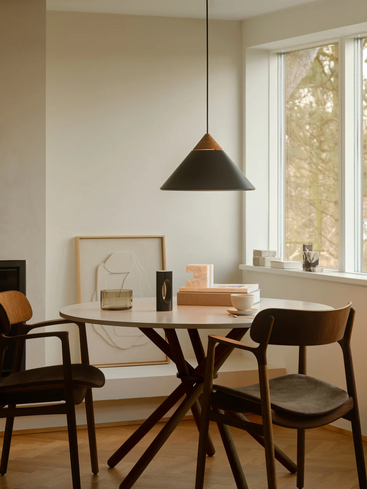 Hanglamp zwart Kinto driehoek E27 design 42 cm