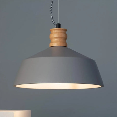 Grote hanglamp beton hout modern eettafel eetkamer