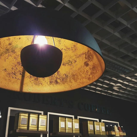 Moderne grote hanglamp met ingebouwde E27 fitting goud zwart