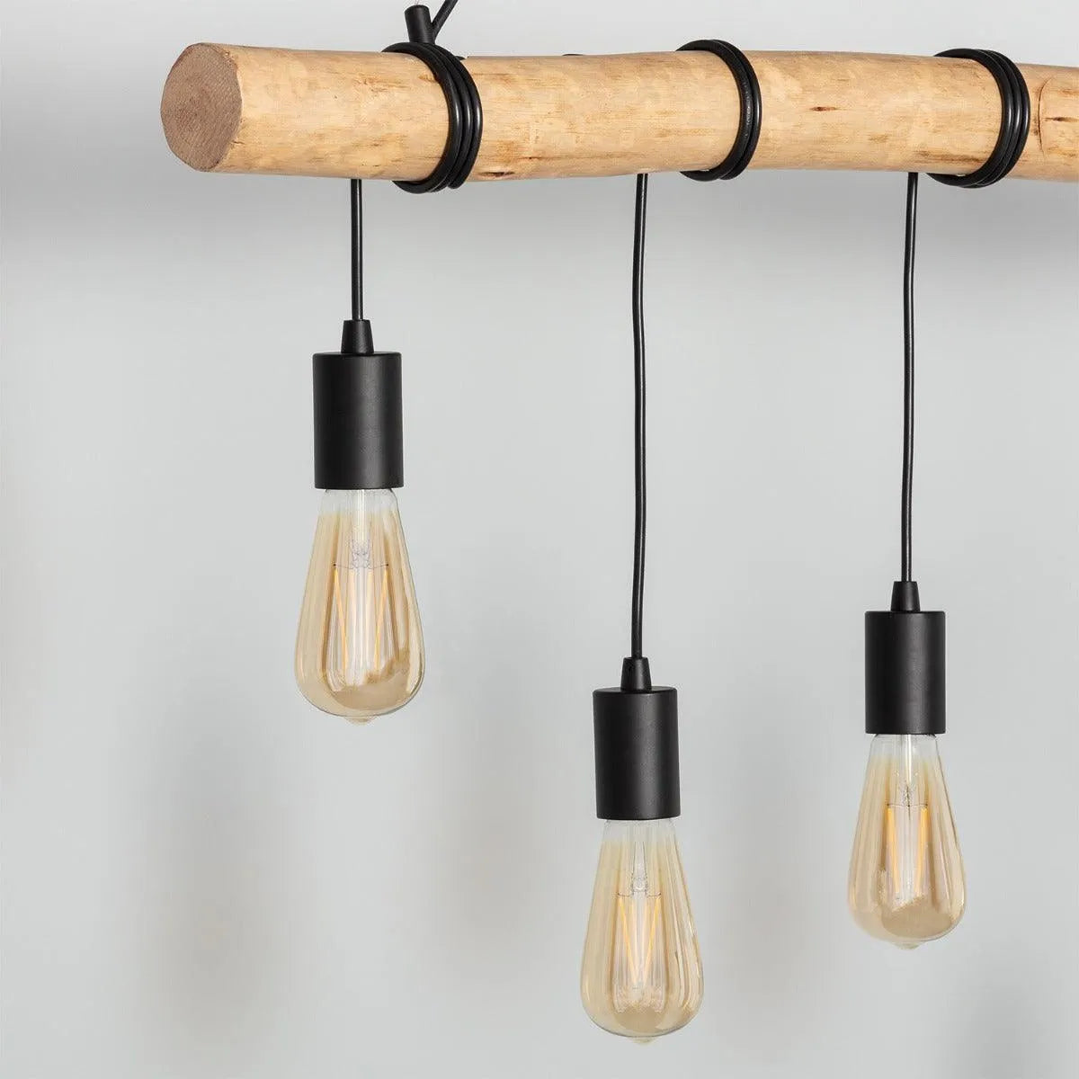 Hanglamp voor boven de eettafel houten balk