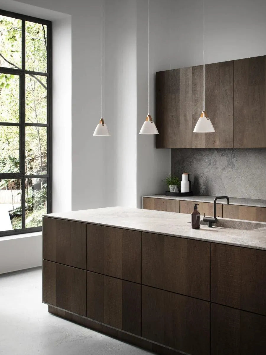 Hanglamp opaalglas & zwart of bruin leer G9 fitting 'Strap 16' - FOIR
