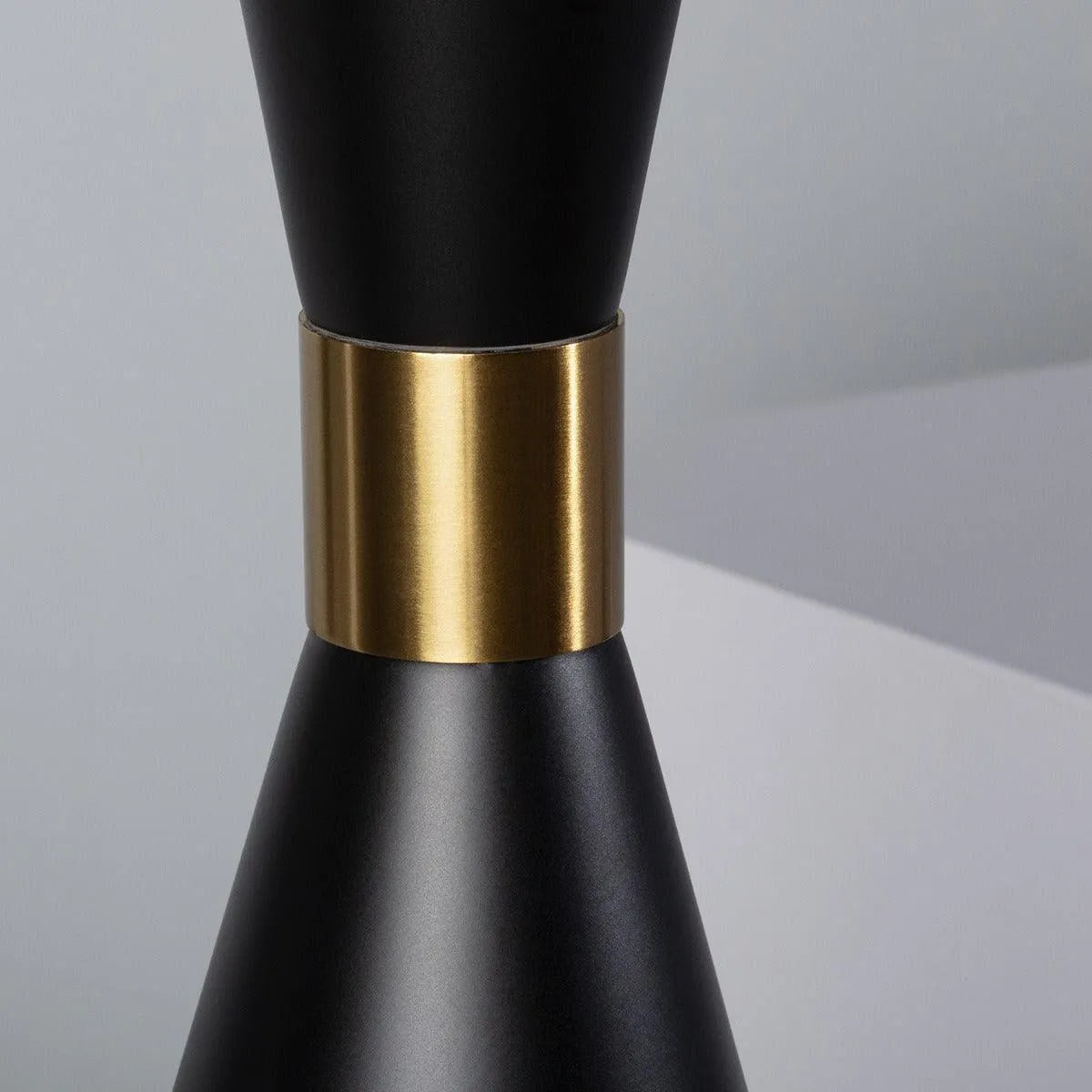 Wandlamp zwart e27 fitting goud messing 