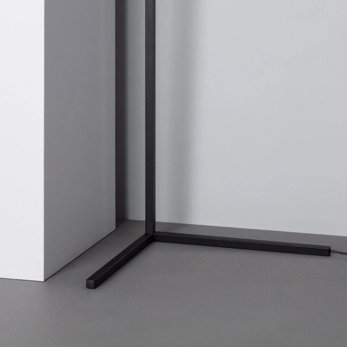 RGB staande lamp zwart modern led lamp voor in de hoek