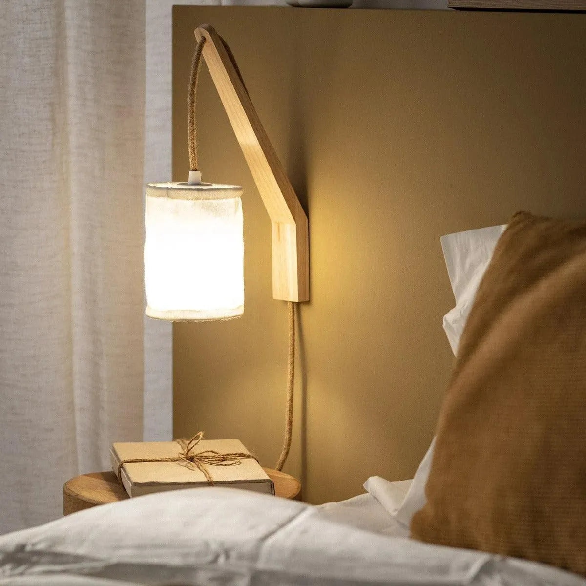 Wandlamp modern stoffen kap 'Kazu' hout textiel E27 fitting stof modern - FOIR