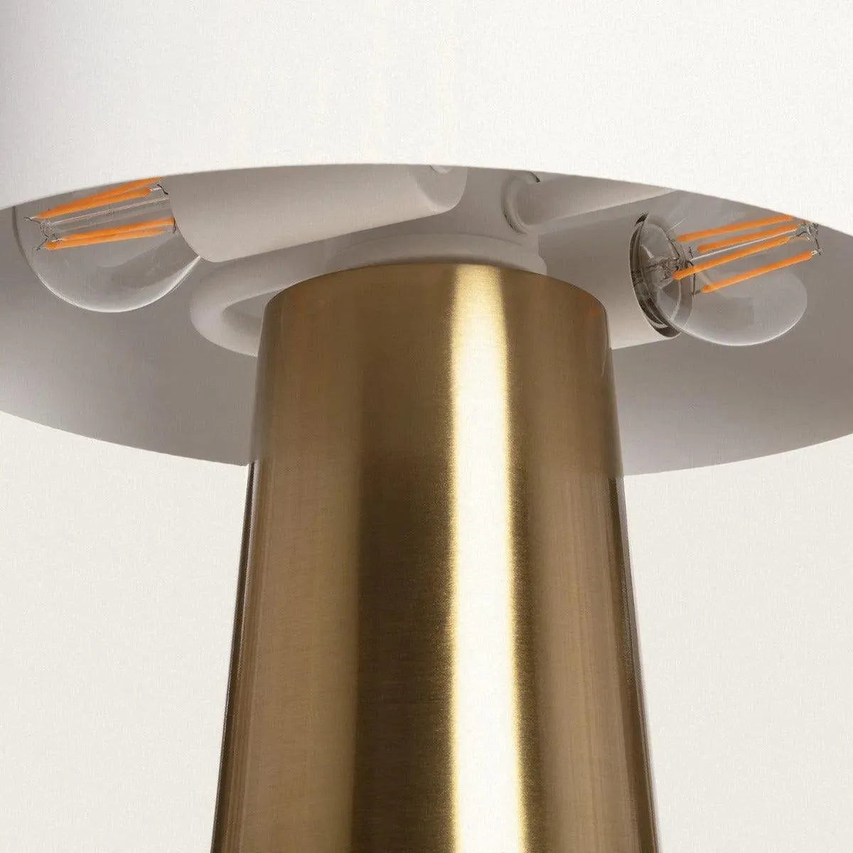 Tafellamp wit met koper kap 