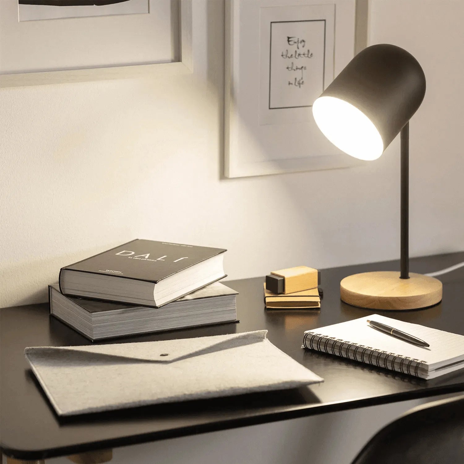 Kleine tafellamp hout met verstelbare kap schakelaar & E27 fitting - FOIR