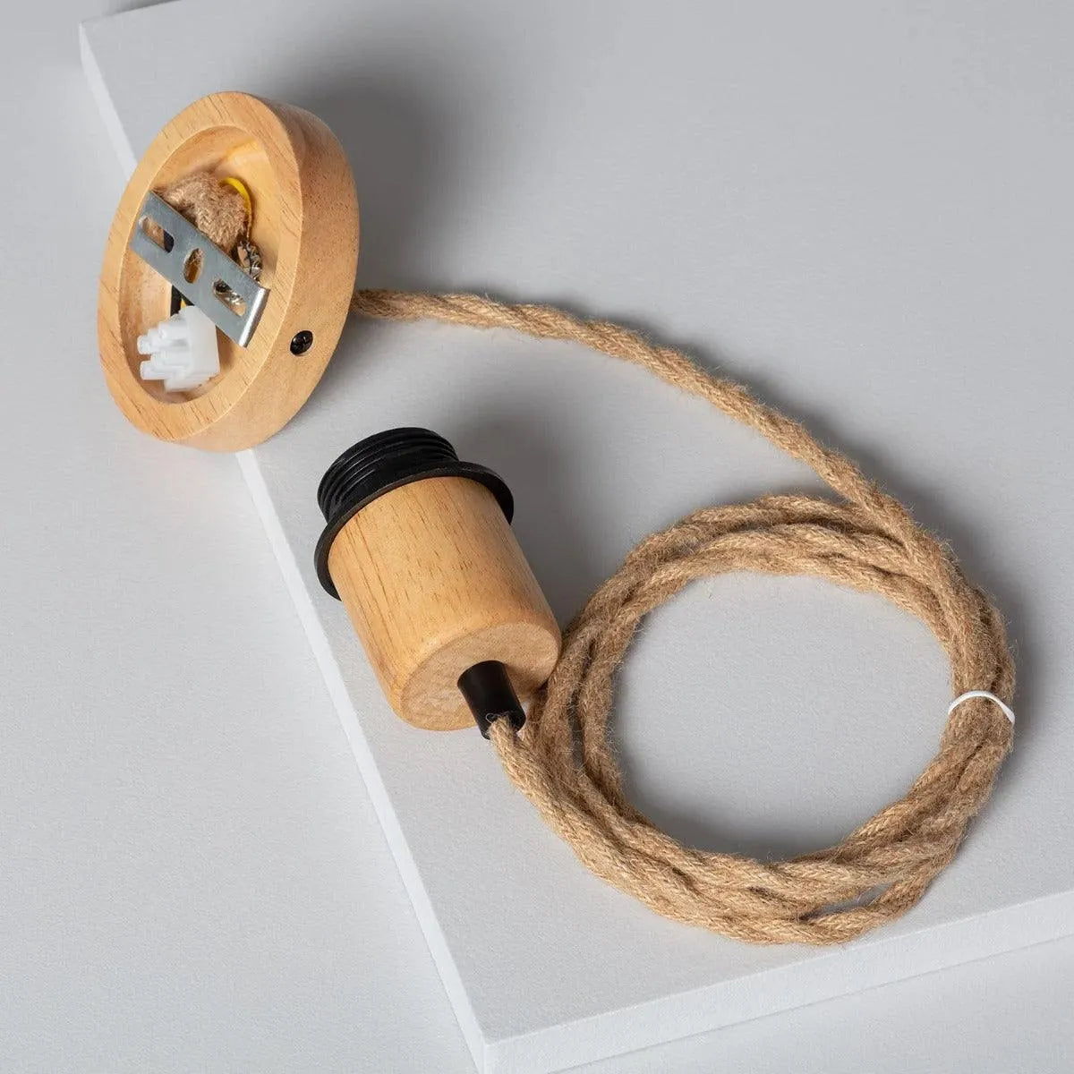 Plafondlamp met e27 fitting hout met strijkijzersnoer - FOIR