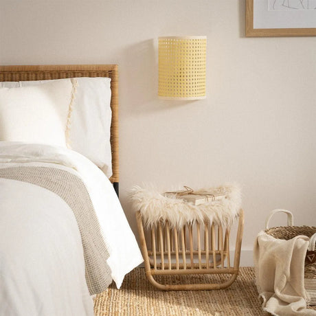 rotan wandlamp voor in de slaapkamer gevlochten