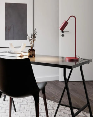 Minimalistische tafellamp donkerrood met schakelaar en GU10 fitting By Rydens Curve - FOIR