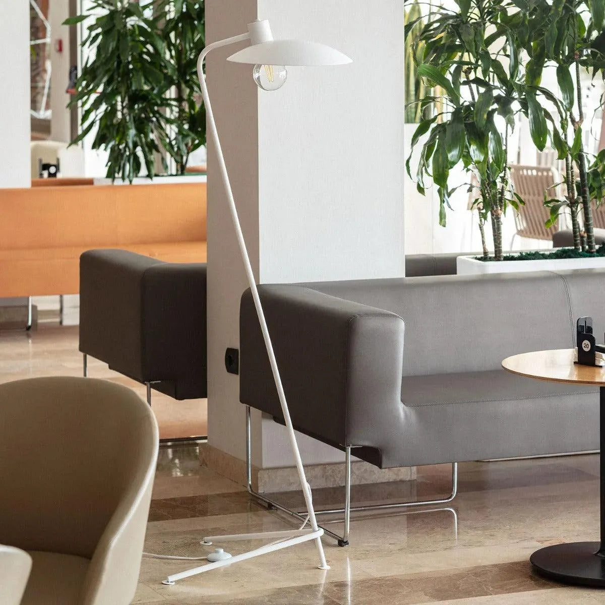 Minimalistische vloerlamp wit met E27 fitting en schakelaar 'Sebastiaan' - FOIR