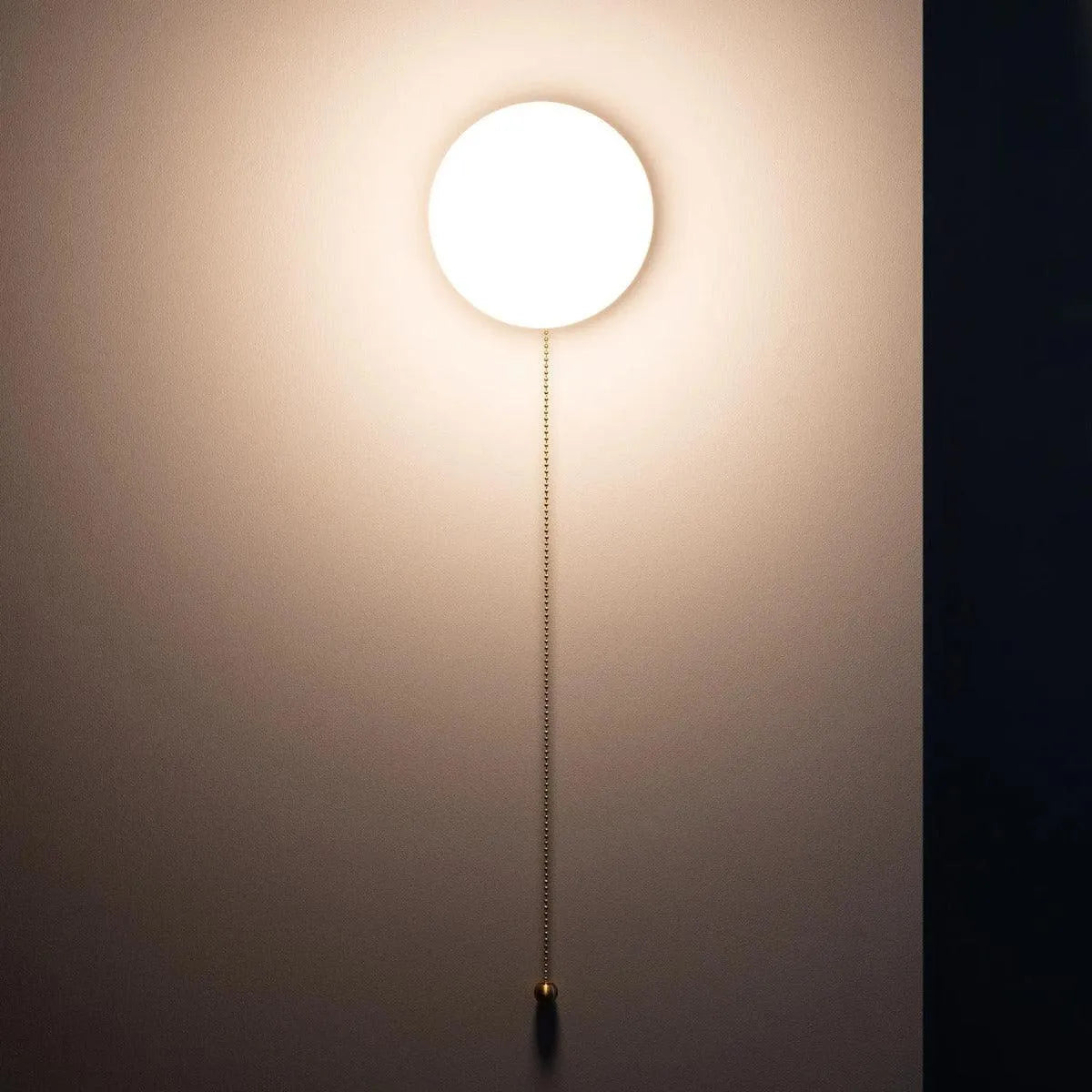 Wandlamp hout goud en opaalglas met trekschakelaar & E27 fitting 'Jerry' - FOIR