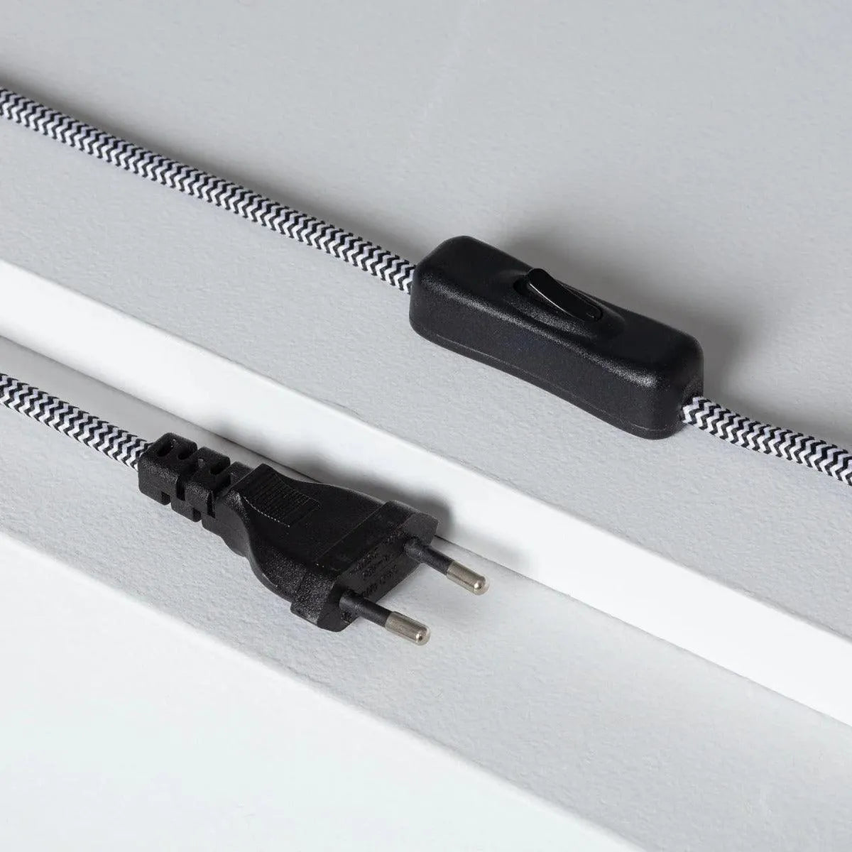 Bureaulamp met E14 fitting stekker en schakelaar - wit of rood 'Suzanne' - FOIR