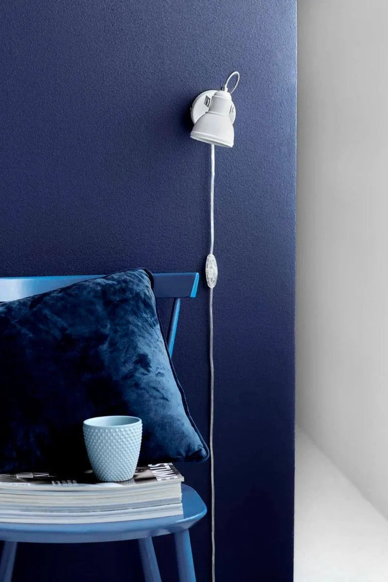 Kleine moderne witte leeslamp slaapkamer met schakelaar en ingebouwde GU10 fitting Nordlux
