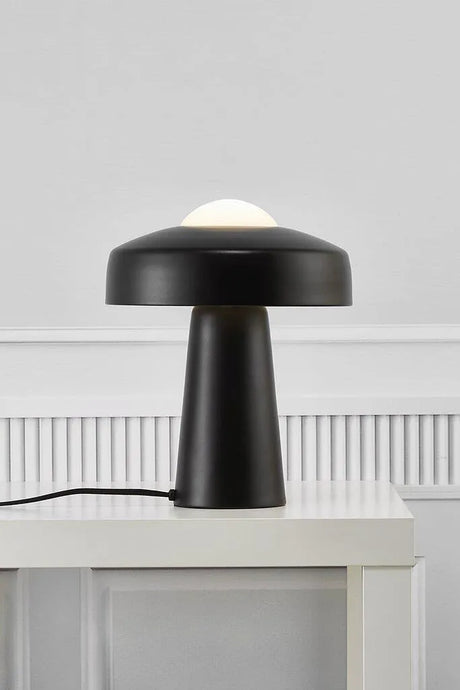 Moderne Nordlux tafellamp met schakelaar en e27 fitting modern design 