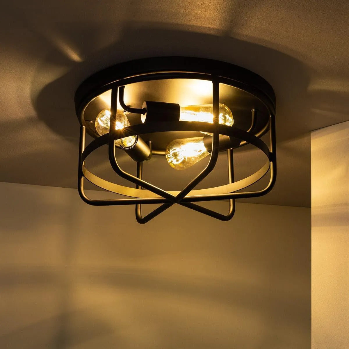 zwarte Plafondlamp industrieel e27 fitting zwart voor het verlichten van je kamer