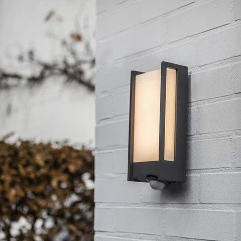 Buitenlamp voordeur met sensor 'Qubo' warm wit 3000k led vierkant ip54