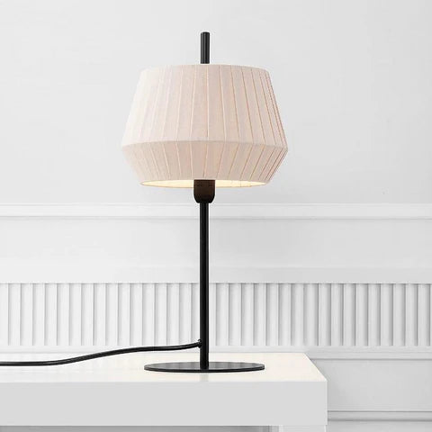 Kleine tafellamp met witte stoffen kap E14 fitting en schakelaar Nordlux Dicte
