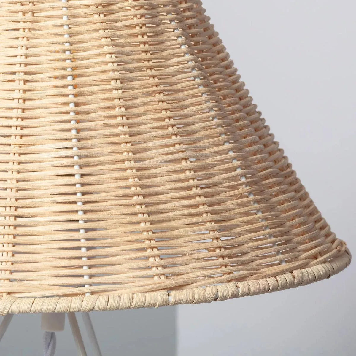 Kleine tafellamp wit met rotan kap schakelaar en E27 fitting 'Janice' - FOIR