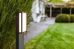 staande tuinlamp met ingebouwde LED lichtbron warm wit IP54 lutec