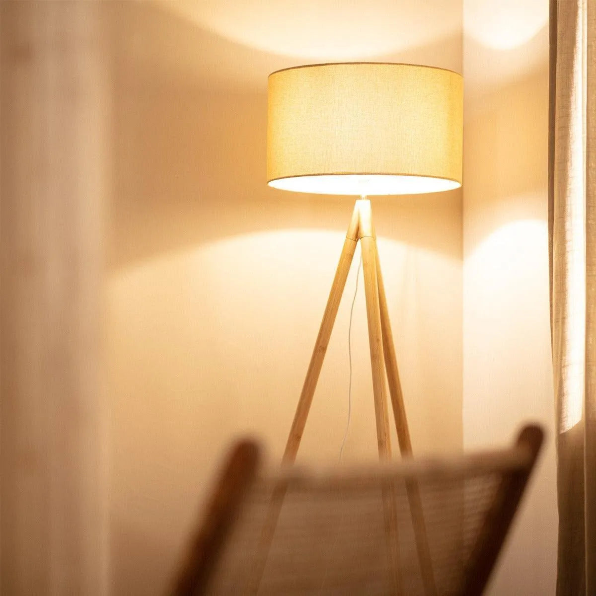 Driepoot hout modern led lamp modern stoffen kap