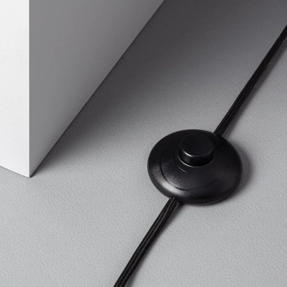 Vloerlamp driepoot 'Sam' industrieel bamboe hout E27 fitting zwart 168cm - FOIR