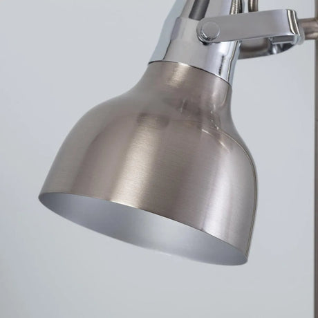 Staande leeslamp met zilveren kap en hout