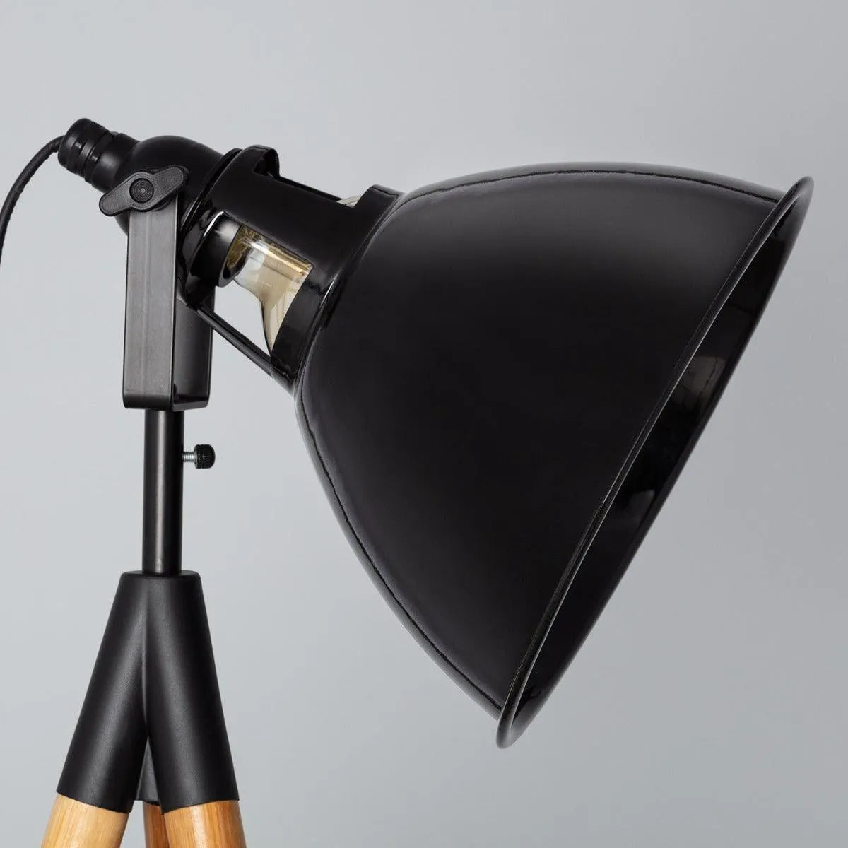 industriële vloerlamp driepoot e27 fitting 