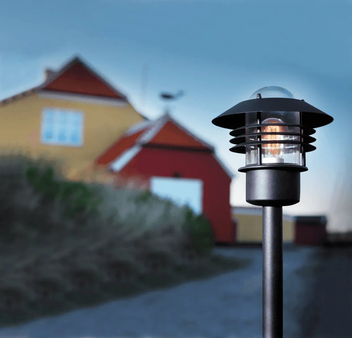 Moderne staande lamp zwart met ingbouwde e27 fitting staande tuinlamp