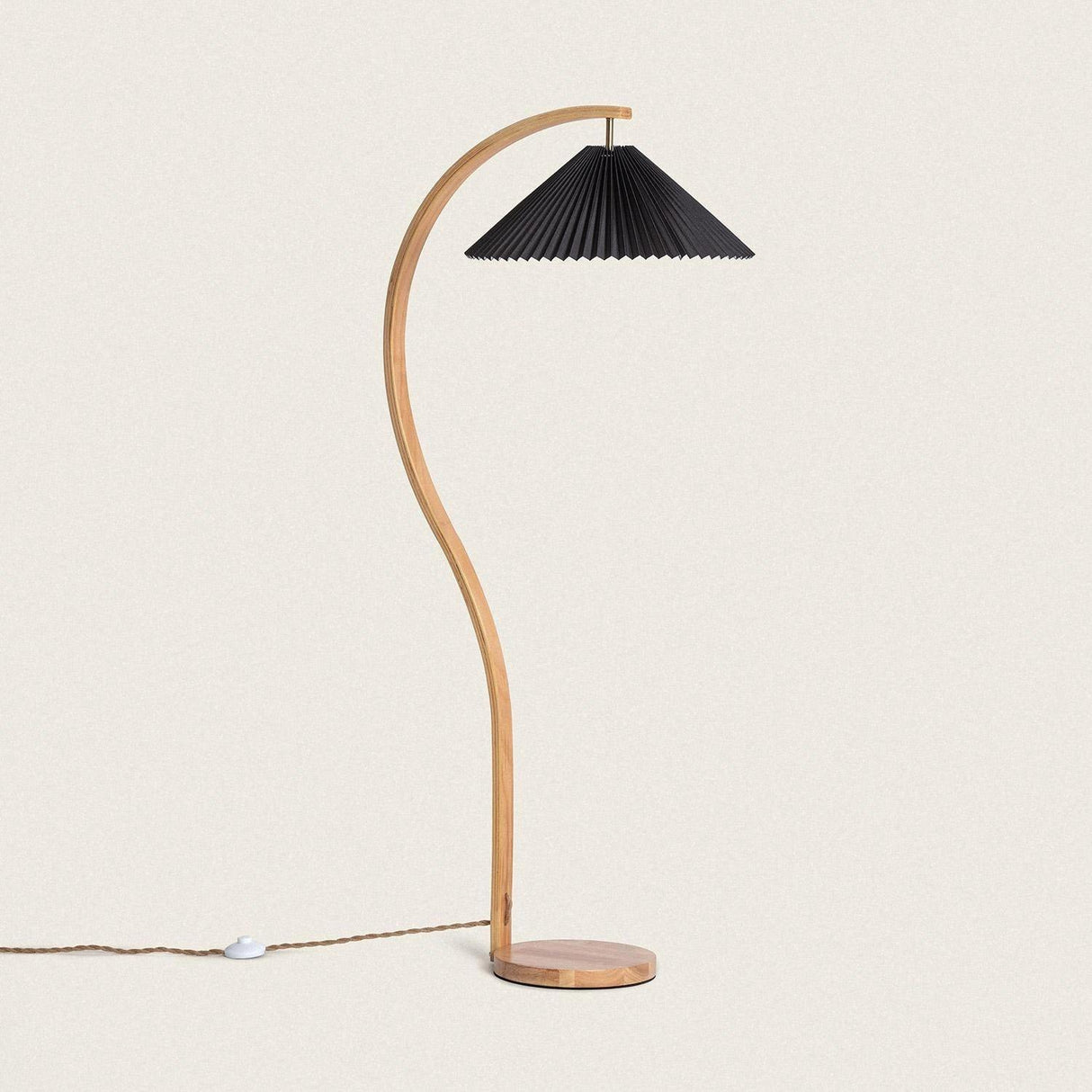 Staande lamp hout zwart stoffen Seronga kap vloerlamp 146cm (kopie) - FOIR