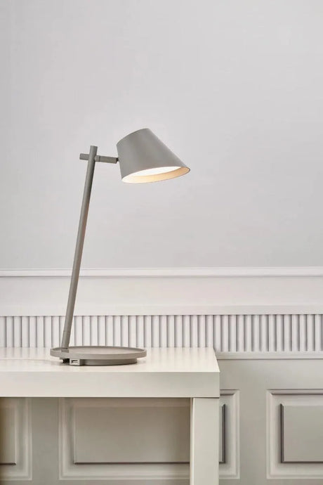 Stay tafellamp grijs modern met LED lichtbron USB poort 48185010 5701581455283 