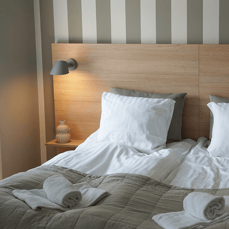 Verstelbare wandlamp grijs met E27 fitting stekker & schakelaar DFTP 'Stay' - FOIR