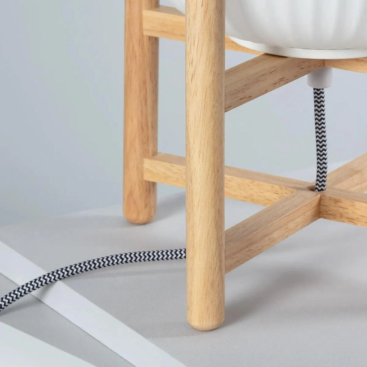 Tafellamp hout en opaalglas met stekker schakelaar en E27 fitting 'Givano' - FOIR